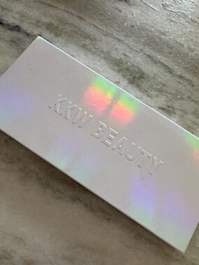 KKW BEAUTY Crystalized eyeshadow palette